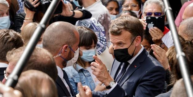 Tapınağı ziyaret ediyordu! Macron'a şok tepki: Sen bir ateistsin