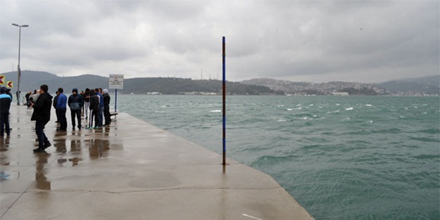 Tarabya’da otomobil denize uçtu!