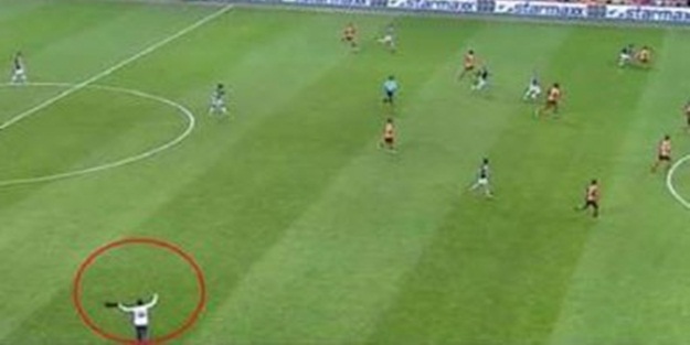 Taraftar gol anında sahaya girdi