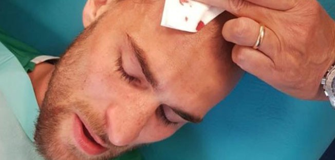 Taraftar idmanı basıp futbolcuları dövdü!