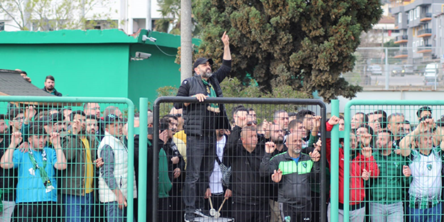 Taraftar tesisi bastı! Ortalık karıştı