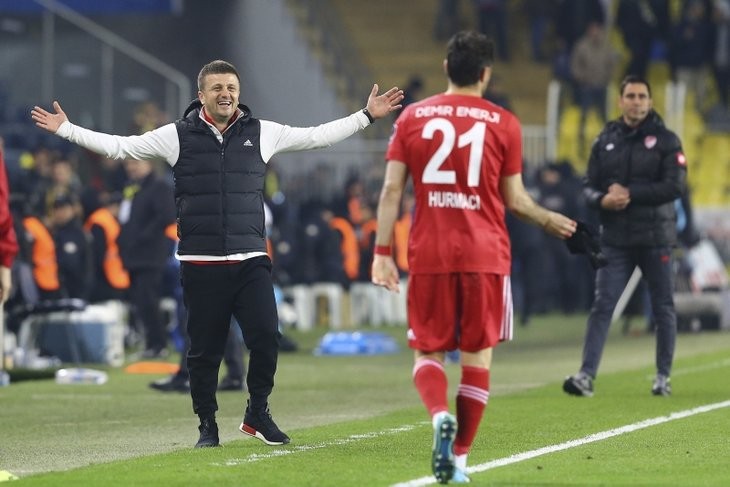 Taraftardan Sivassporlu futbolculara alkış