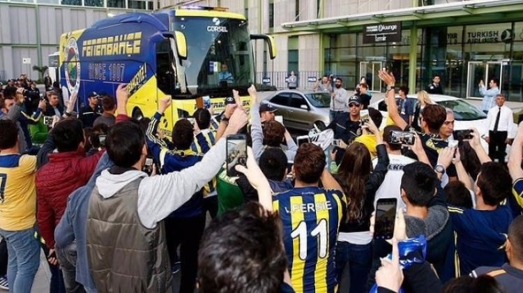 Taraftardan sürpriz Koç tezahüratı!