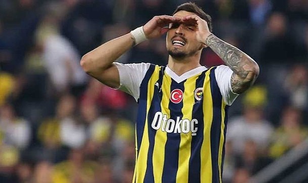 Taraftarı bıktırdı! Fenerbahçe'de o isim ıslık yağmuruna tutuldu