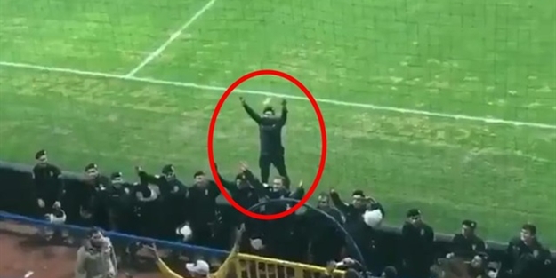Taraftarın galibiyet üçlüsü polis amirinden