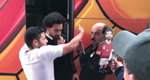 Taraftarın hamlesi Muhammed Salah'ı sakatlıyordu