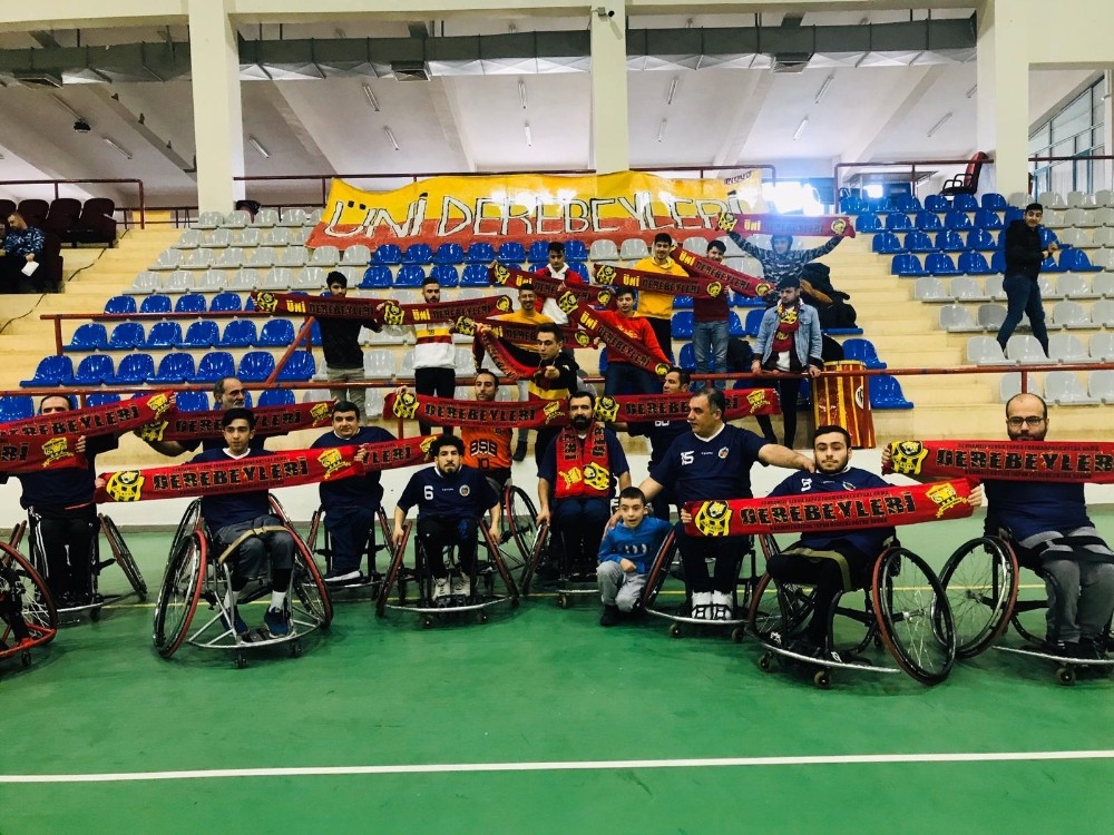 Taraftarlar Derneği’nden Tekerlekli Sandalye Basketbol takımına destek 