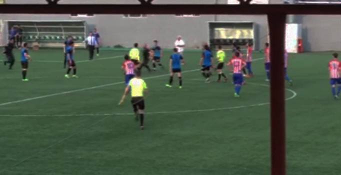 Taraftarlar hakeme saldırdı