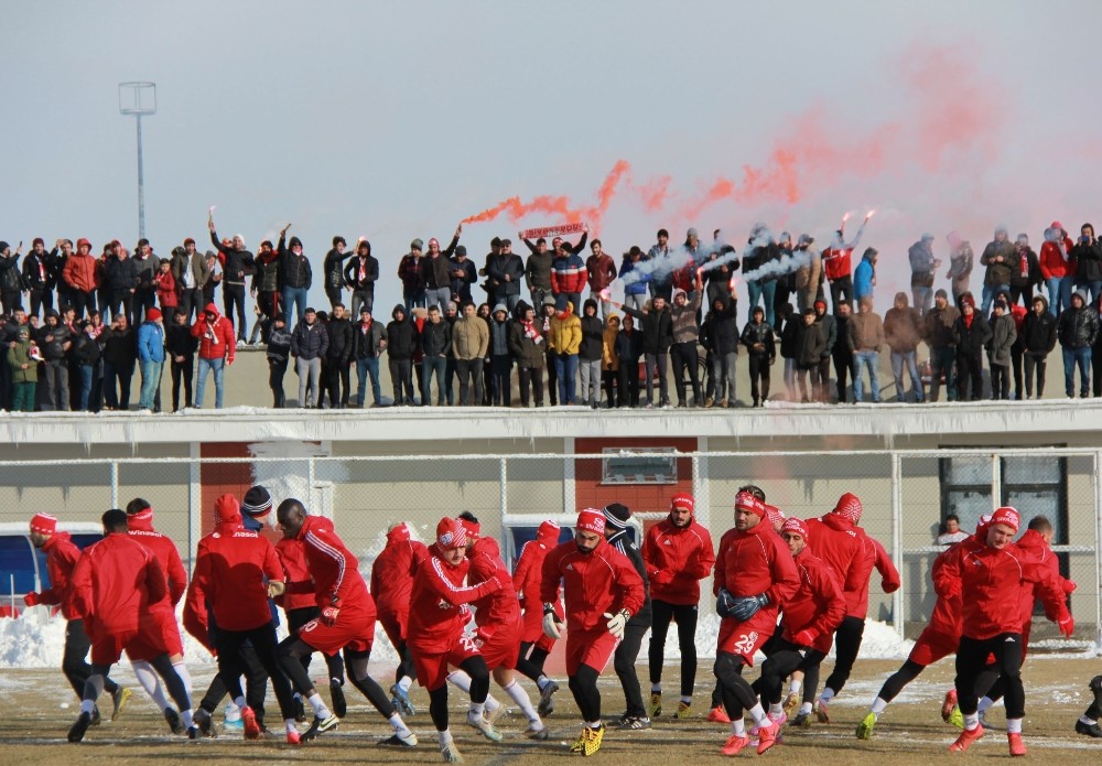 Taraftarlar Sivasspor idmanına akın etti! 