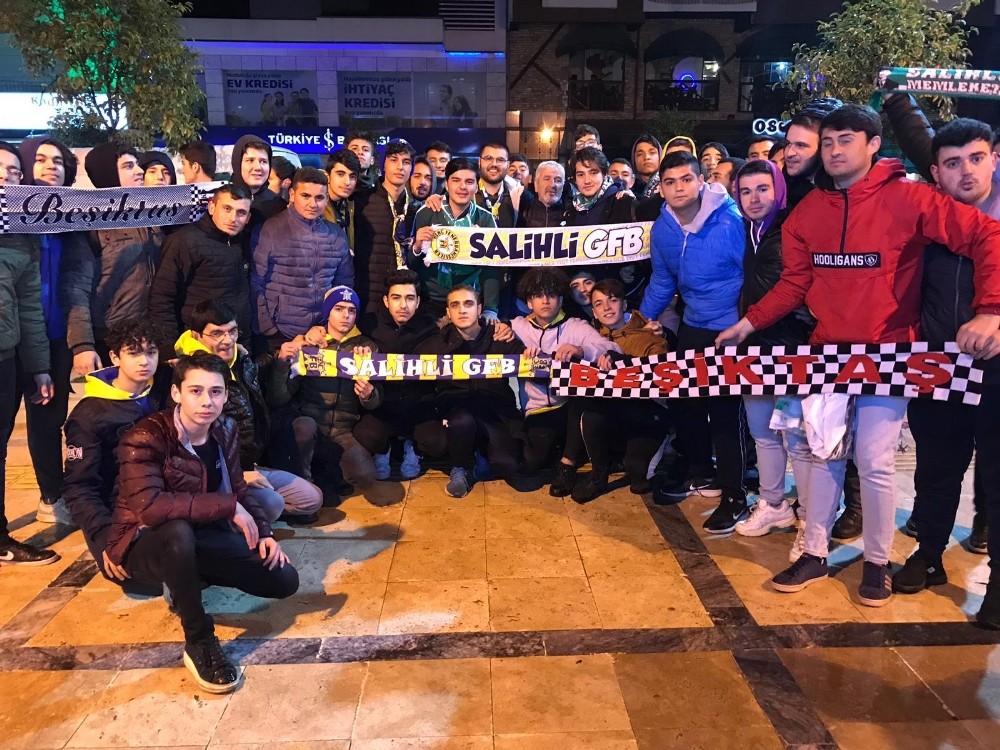 Taraftarlar yeşil-beyaz için kenetlendi 