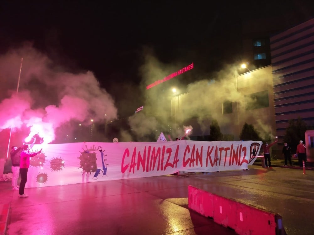 Taraftarlardan sağlıkçılara büyük destek: 