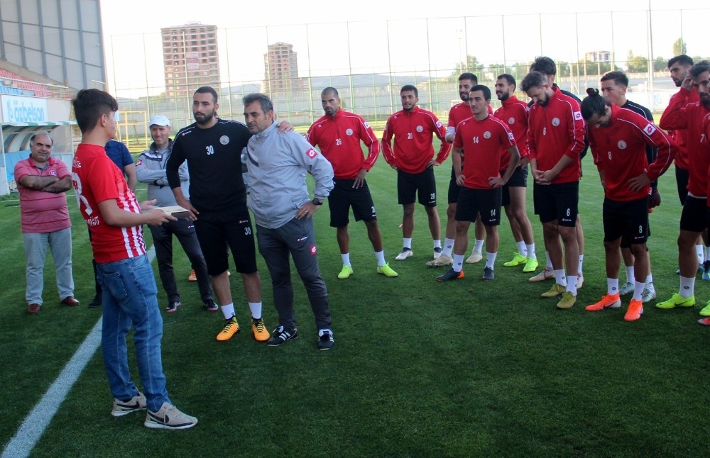 Taraftarlardan Sivas Belediyespor’a moral ziyareti 