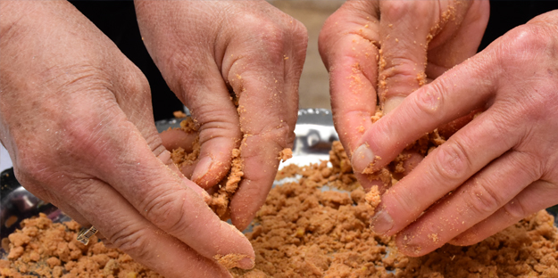 Tarhana çorbasını içmeden bir daha düşünün! İşte doğal yelten tarhanası...