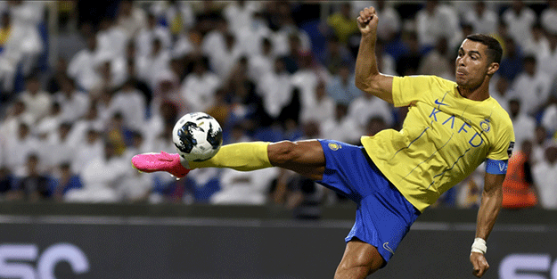 Tarife değişmedi! Ronaldo, Suudi Arabistan'da da yaptı yapacağını