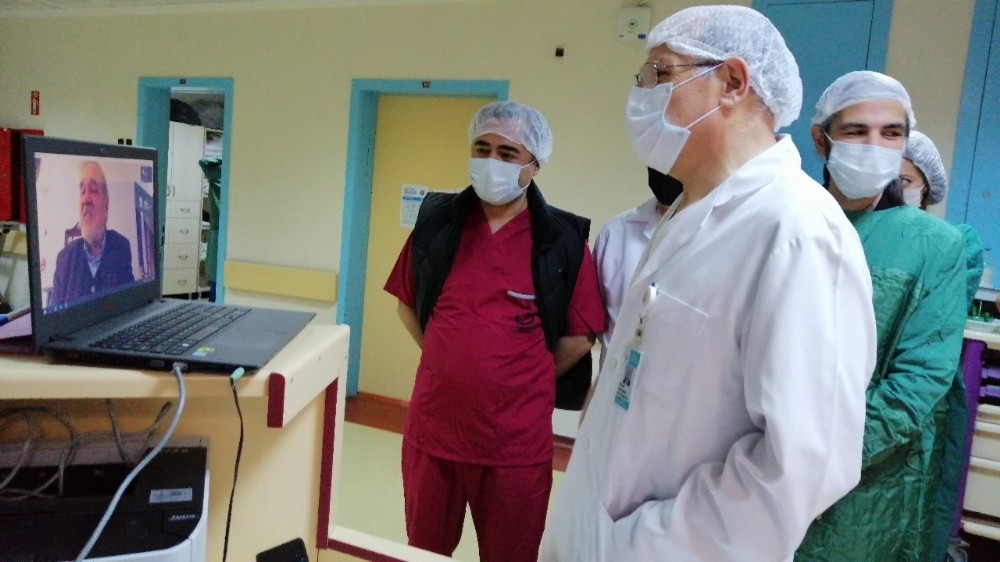 Tarihçi İlber Ortaylı, korona virüsle mücadele eden sağlık çalışanlarıyla konuştu 