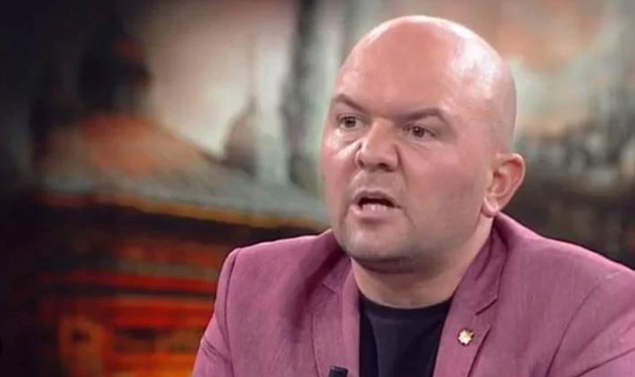  Tarihçi Talha Uğurluel Papa yalanına isyan etti! "Atatürk de Fatih de Papa’yı engellemedi! Bu iftirayı kim uyduruyor?"