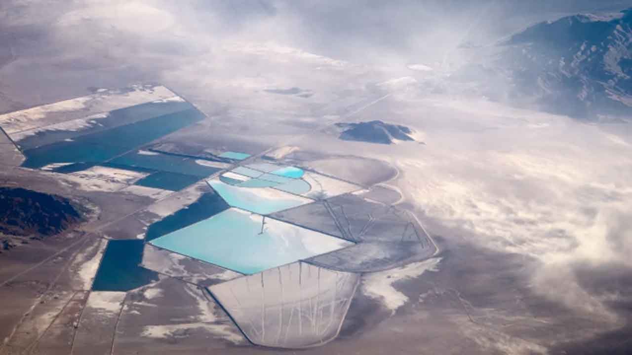 Tarihe geçecek keşif! Dünyadaki tüm elektrikli araç bataryalarına yetecek kadar lityum rezervi bulundu