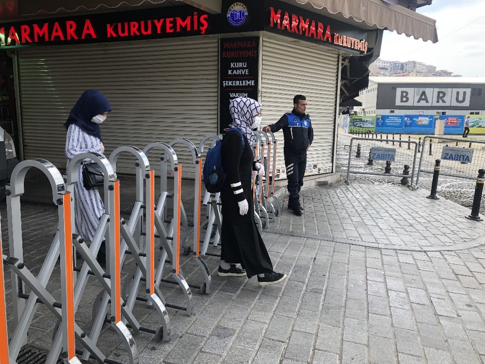 Tarihi Balıkçılar Çarşısı’na korona önlemi 