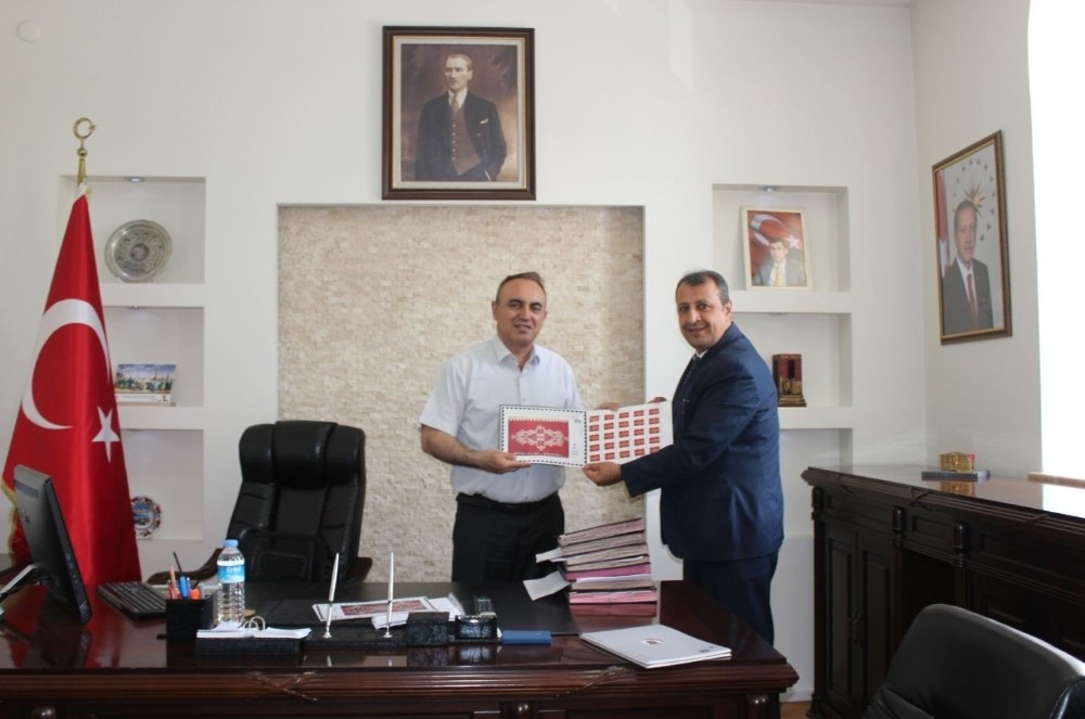 Tarihi Bayat Kilimi motiflerinin yer aldığı pullar bastırıldı 