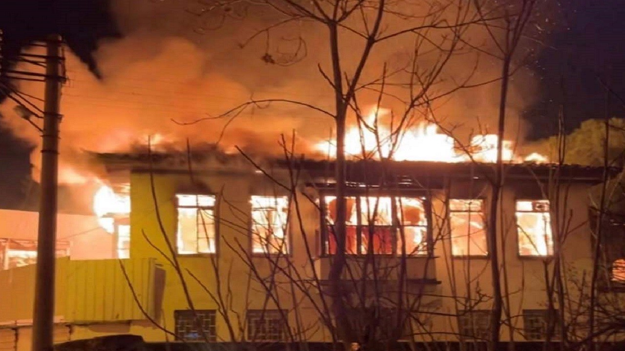 Tarihi bina küle döndü!