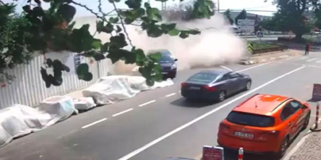 Tarihi binanın çökme anı paylaşıldı! İstanbul Valiliği acı haberi duyurdu