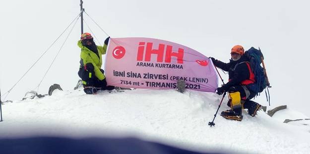 Tarihi bir tırmanış: İHH ekipleri zirvede!