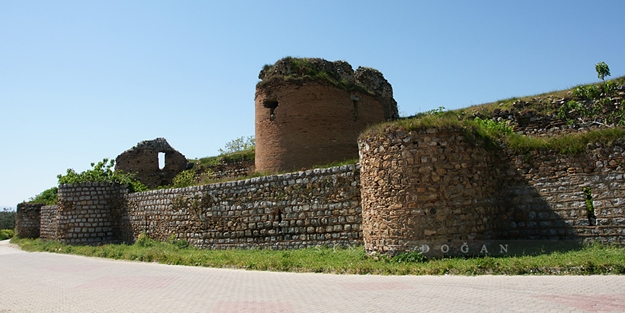 Tarihi bir yapı: İznik Surları