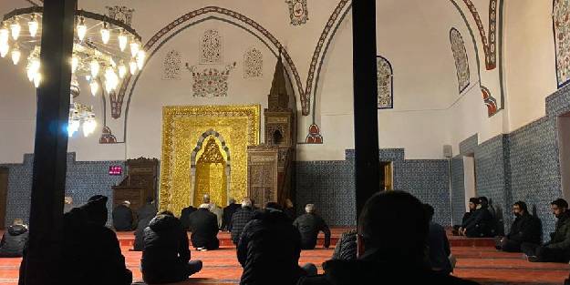Tarihi camide sabah namazı buluşması
