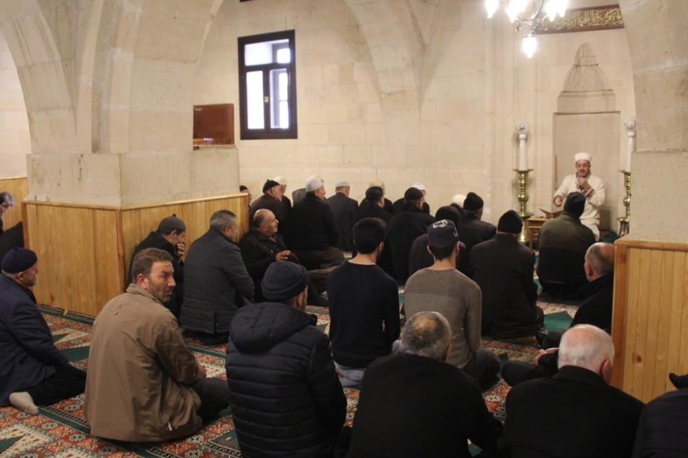 Tarihi camilerde şehitler için mevlit okutuldu 