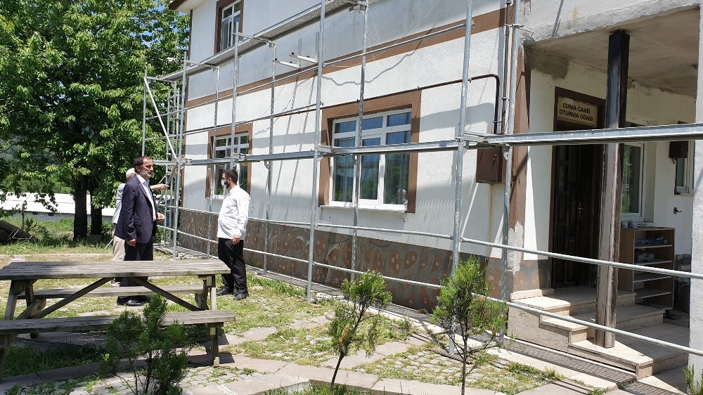 Tarihi caminin lojmanları restore ediliyor 