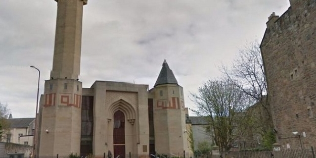 Tarihi camiye islam düşmanları saldırdı