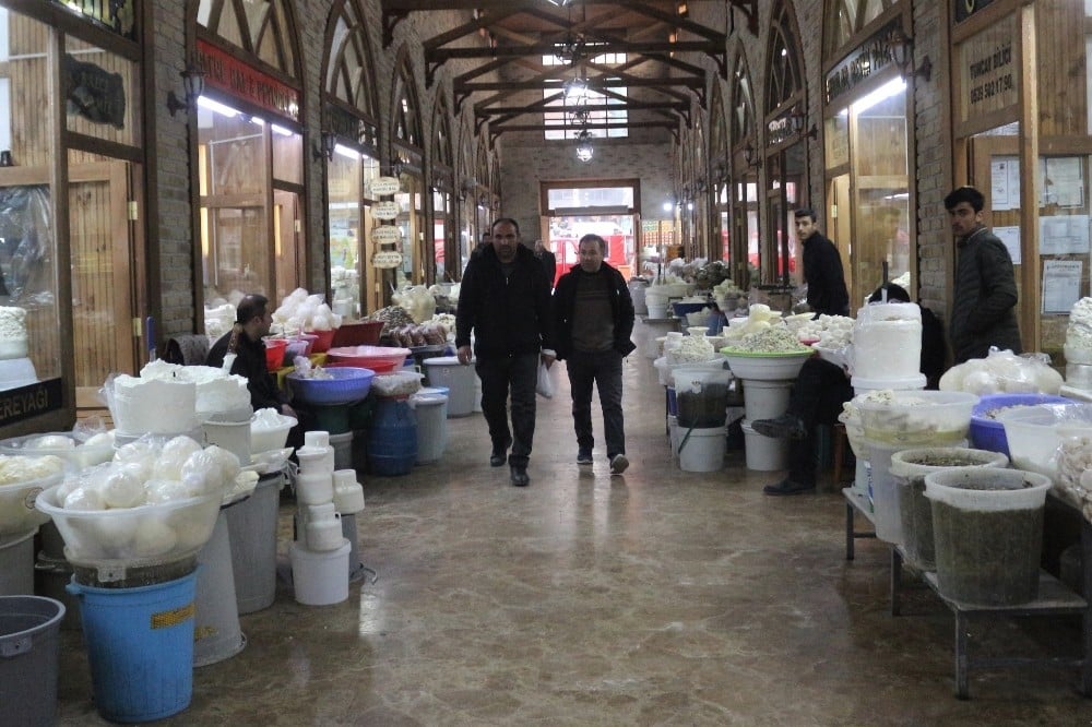 Tarihi çarşıda otlu peynir satışlarında düşüş 