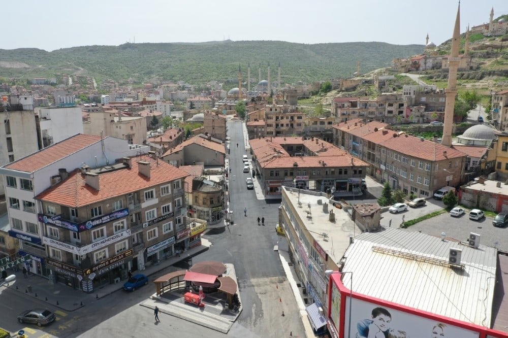 Tarihi çarşıya yenilenen altyapı ile birlikte konforlu ulaşım 