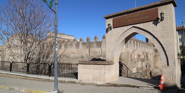 Tarihi dokusuyla görenleri büyülüyor: Zinciriye Medresesi - Aksaray