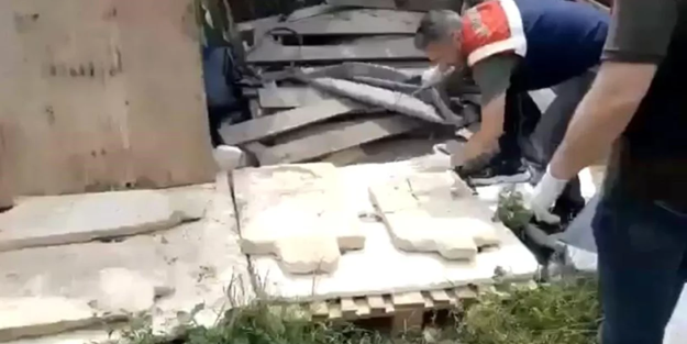 Tarihi eser bulan defineci, çay ocağında yakalandı