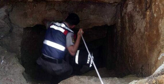 Tarihi eser için kuyu kazarken suç üstü yakalandılar