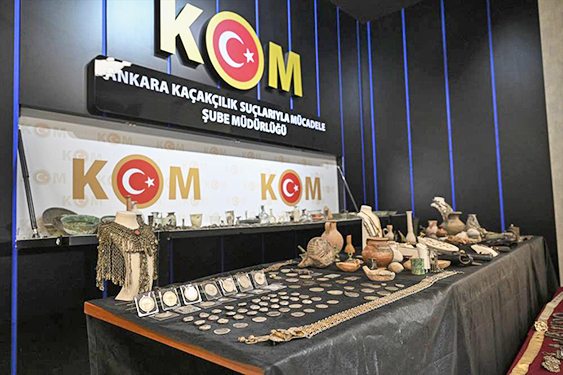 Tarihi eser kaçakçılarına operasyon: Binlerce tarihi obje ele geçirildi