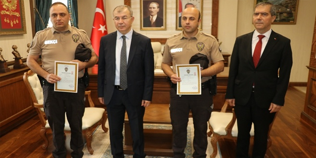 Tarihi eser kaçakçılığını engelleyen 2 bekçiye başarı belgesi