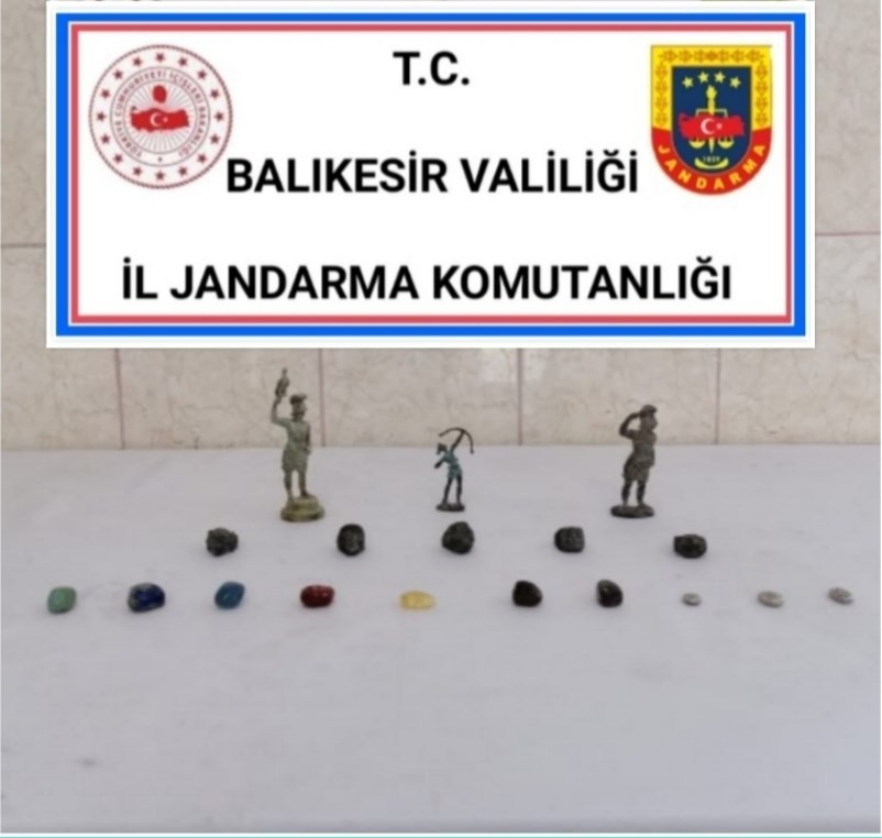 Tarihi eser kaçakçısını jandarma yakaladı 