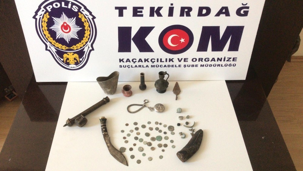Tarihi eser ve sikkelerle yakalanan kadınlar gözaltına alındı 