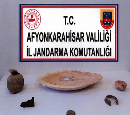 Tarihi eserler ele geçirildi 