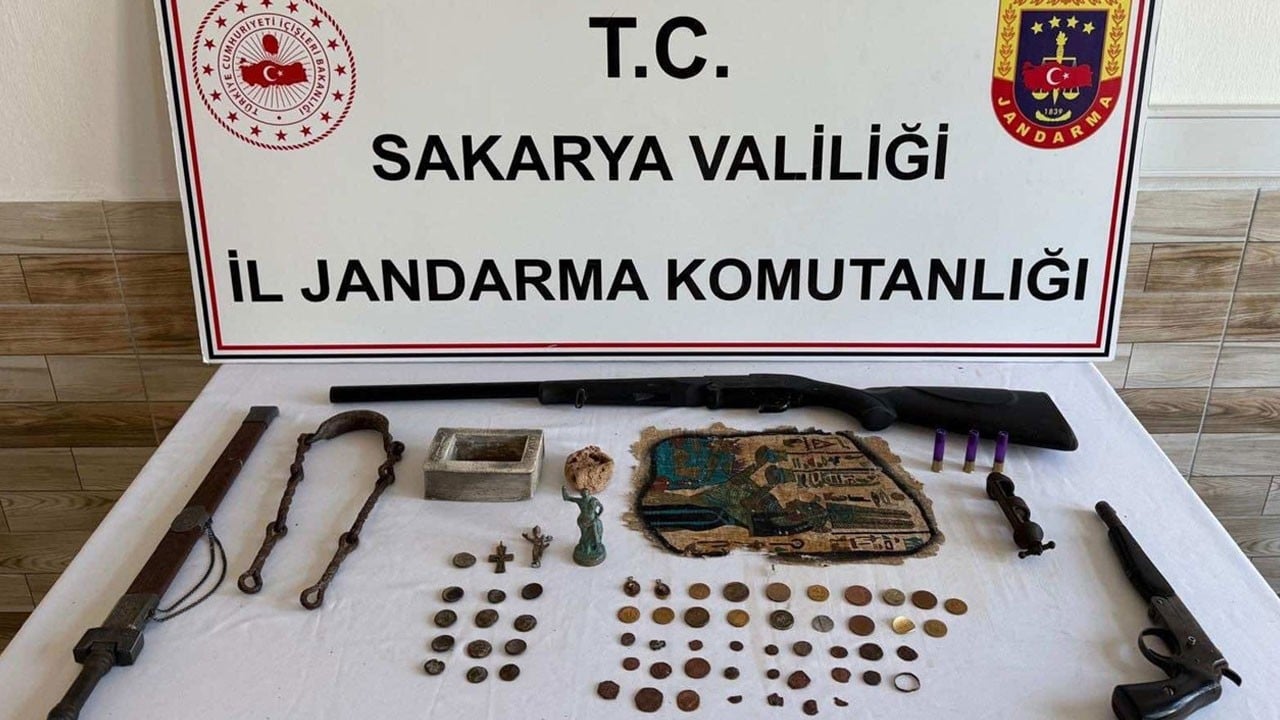 Tarihi eserleri evinde saklıyormuş! Sikkeden kılıca tam 63 eser ele geçirildi