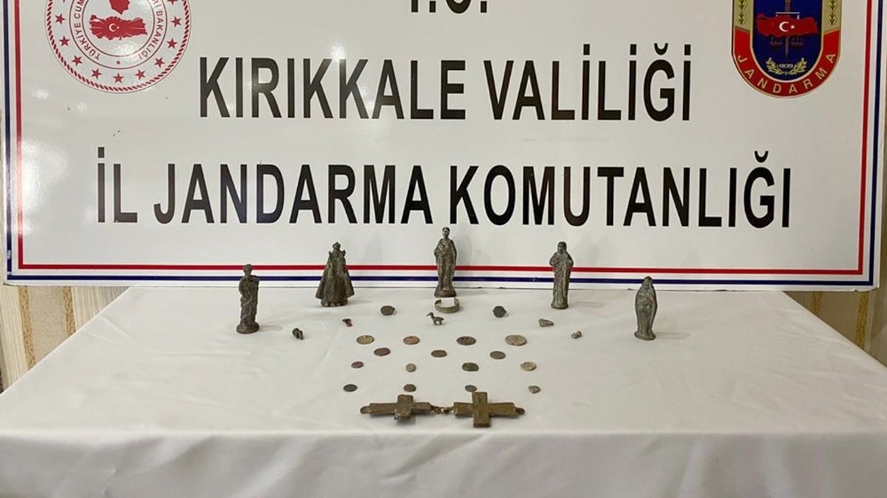 Tarihi eserleri güvenlik güçlerine satmaya çalıştı 