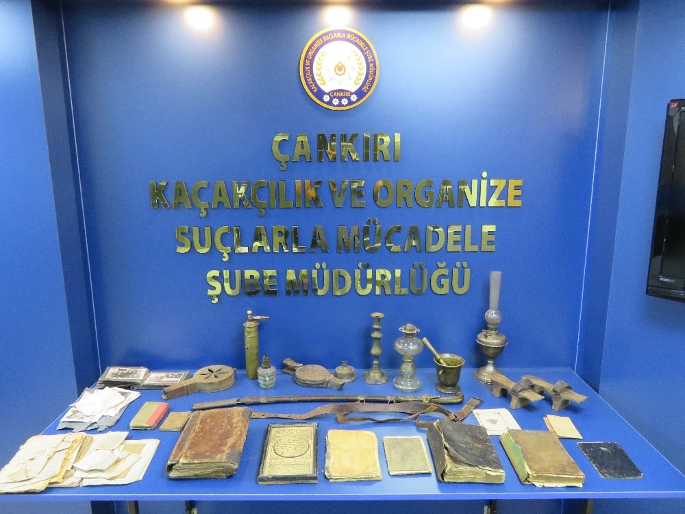Tarihi eserlerle yakalandı 