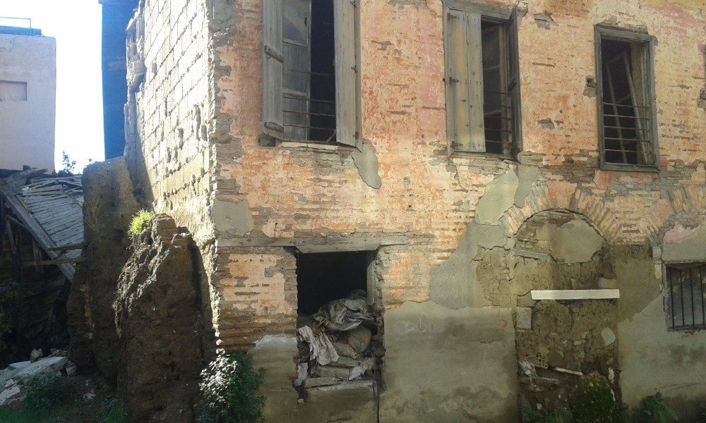 Tarihi ev göçüyor 