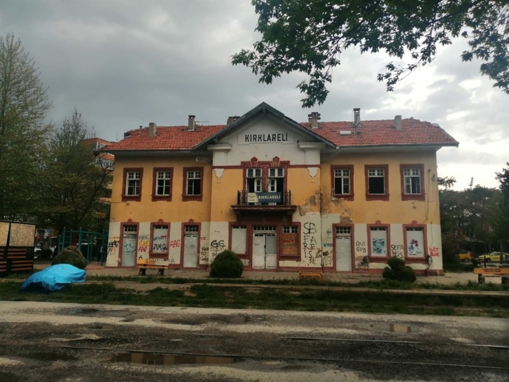 Tarihi gar binasının restorasyonu başlıyor 