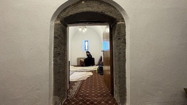 Tarihi Gülük Cami'nin hücrelerinde itikafa giriyorlar... Asırlardır her Ramazanda devam eden ibadet