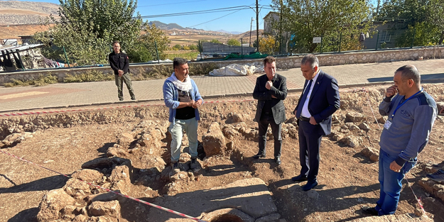 Tarihi heyecanlandıran keşif! Komagene Krallığı Perre Anti Kenti'nden tam 1800 yıllık mozaik