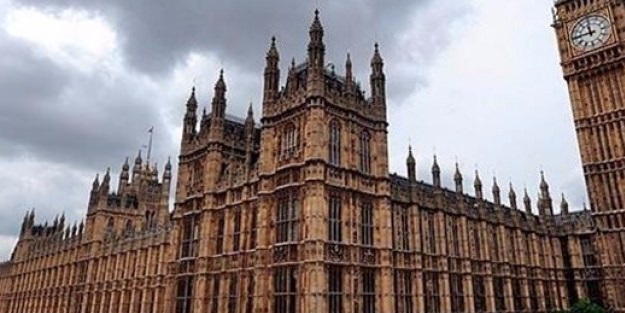 Tarihi İngiliz parlamentosu çürüyor