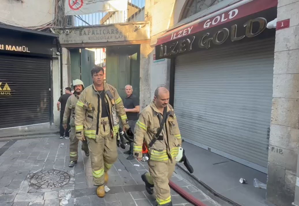 Tarihi Kapalıçarşı'da korkutan yangın